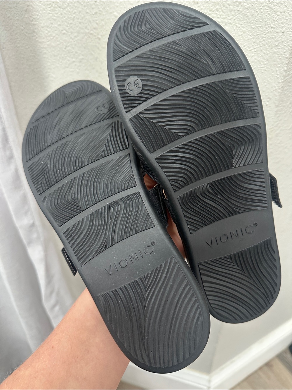 Vionic Carmela Black Leather Strappy Slide Sandals Size 7.5 NWOB - Picture 3 of 3